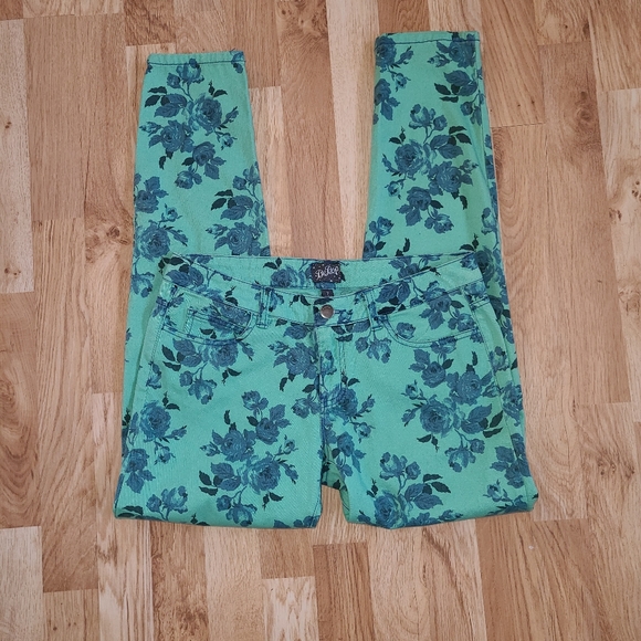 3/$20 BeBop Floral skinny jean - size 7 / 8 - Picture 4 of 6